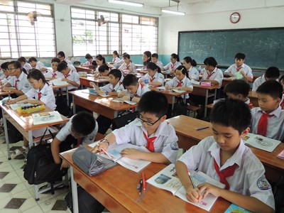 Hỗ trợ học sinh khó khăn, bổ sung sách giáo khoa cho địa phương ảnh hưởng mưa bão