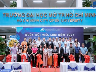 Trao hơn 300 suất học bổng tổng trị giá 1 tỉ đồng cho sinh viên bị ảnh hưởng bởi bão lũ