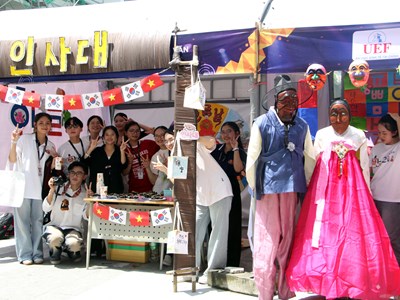 Hơn 1.000 sinh viên tham gia Lễ hội Chữ Hàn 2024