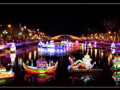 Trình diễn thả đèn nước và ghe Cà Hâu chào mừng Lễ hội Oóc Om Bóc năm 2024