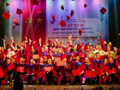 Trường ĐH Sân khấu-Điện ảnh TP.HCM kỷ niệm 20.11 và trao bằng các tân cử nhân nghệ thuật