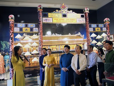 Khai mạc trưng bày “Phú Xuân-Gia Định, Những dấu ấn lịch sử”