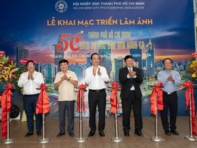 Triển lãm ảnh “TP.HCM - 50 năm tự hào bản anh hùng ca” 