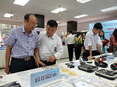 Thư viện công cộng nỗ lực đem ánh sáng đến cho người khiếm thị