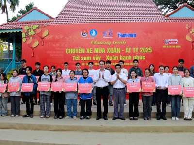 “Chuyến xe mùa xuân” Xuân Ất Tỵ 2025 đưa 2.000 sinh viên và người lao động khó khăn về quê đón Tết