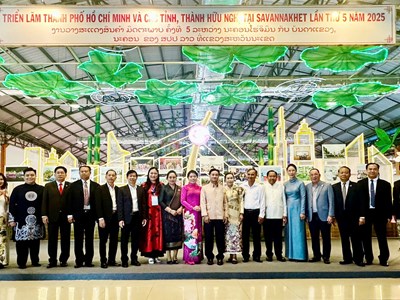 Triển lãm và giao lưu nghệ thuật tại nước bạn Lào