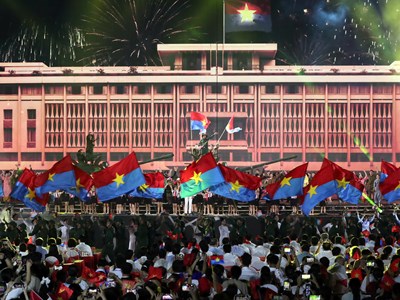 Tổng Bí thư Tô Lâm dự chương trình nghệ thuật “Mùa xuân thống nhất” tại TP.HCM