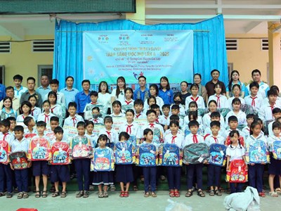 “Thắp sáng ước mơ” lần 8: Vì đàn em thân yêu tại Tiền Giang