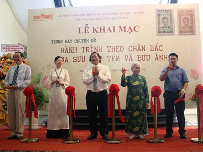 Ký ức Chủ tịch Hồ Chí Minh qua tem và bưu ảnh