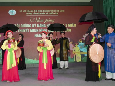 Khai mạc Lớp Bồi dưỡng kỹ năng hát dân ca và thuyết minh hình ảnh triển lãm