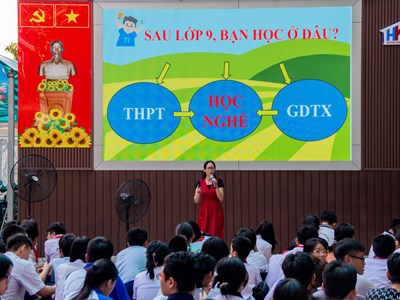 Học sinh THCS tham gia “Cùng bạn chọn nghề cho tương lai”