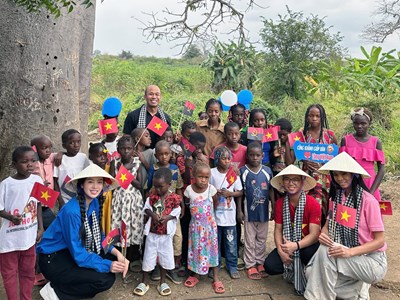 Hoa hậu Thanh Thủy xây giếng nước cho “Làng Việt Nam” tại Angola 