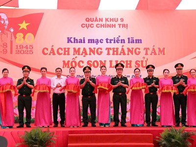 Khai mạc triển lãm chuyên đề 'Cách mạng Tháng Tám - Mốc son lịch sử'