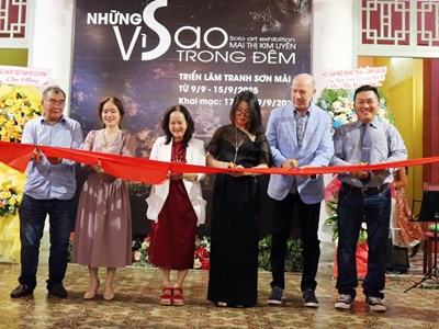 Triển lãm sơn mài 'Những vì sao trong đêm'