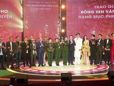 'Mưa đỏ' đoạt Bông sen Vàng 2025