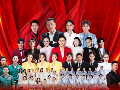 Trao tặng tượng chân dung Bác Hồ và chương trình nghệ thuật “Vì Nhân dân quên mình“