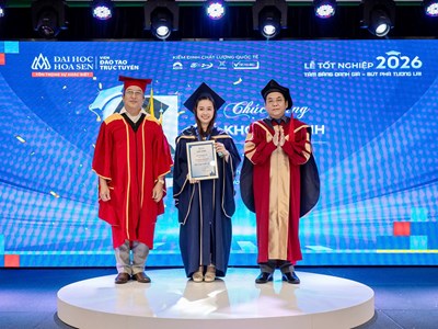 Lễ tốt nghiệp khóa đầu tiên chương trình đại học từ xa của Trường Đại học Hoa Sen