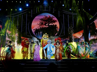 Rộn rã “Ngày Tết Nguyên Tiêu” đêm rằm đầu Xuân Bính Ngọ 2026