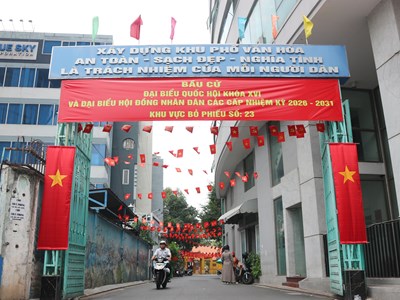 TP.HCM rực rỡ cờ hoa trước thềm ngày bầu cử