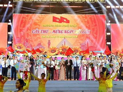 Cần Thơ rộn ràng đêm nghệ thuật “Mừng Ngày hội lớn” 