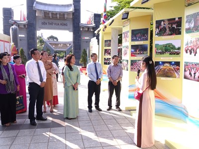 Khai mạc Triển lãm lễ hội truyền thống Việt Nam và trang phục người dân ĐBSCL