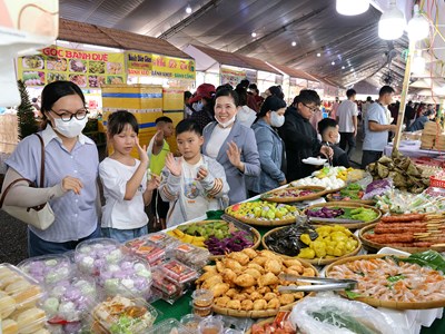 Tôn vinh “Hương vị đất trời” tại Lễ hội Bánh dân gian Nam Bộ