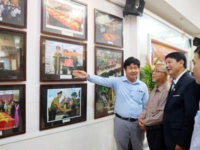 Khai mạc triển lãm ảnh nghệ thuật “Con người và cuộc sống lần thứ X”