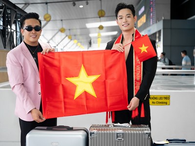 Trần Tiến Dũng catwalk, hô vang “Việt Nam” trước giờ sang Sri Lanka