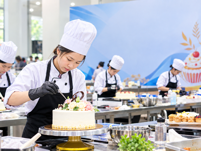 Thanh niên TP.HCM tranh tài nghệ thuật làm bánh