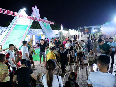 Không gian văn hoá sôi động, đầy màu sắc