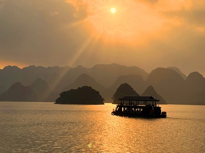 Ngắm hoàng hôn, thưởng thức trà chiều ở hồ Lục Nhạc