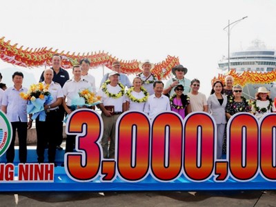 Quảng Ninh đón vị khách thứ 3 triệu trong năm nay