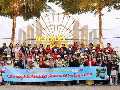 Đón 60 khách du lịch đầu tiên đến Cao Bằng ngày Tết dương lịch 2025
