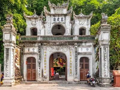 Chờ đợi tour đêm “Tiếng chuông Trấn Vũ”