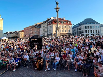 Hành trình kết nối hai nền văn hóa
