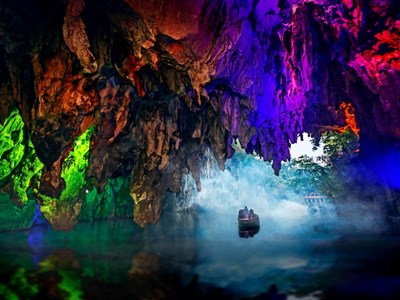 Công nghệ thúc đẩy du lịch hang động ở Quý Châu, Trung Quốc