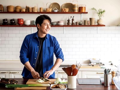 Ryu Soo-young và hành trình bếp núc mang “hơi ấm” kết nối con người