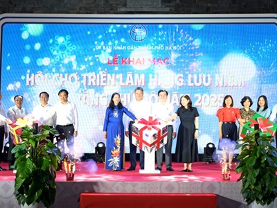 Tôn vinh bản sắc Thủ đô qua hàng lưu niệm, quà tặng truyền thống