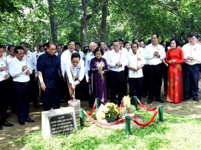 Chủ tịch Quốc hội Trần Thanh Mẫn về nguồn tại ATK Tân Trào