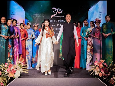 BST Áo dài “Tinh hoa lụa Việt” tỏa sáng tại Taste of Vietnam x VNARP 10 Years