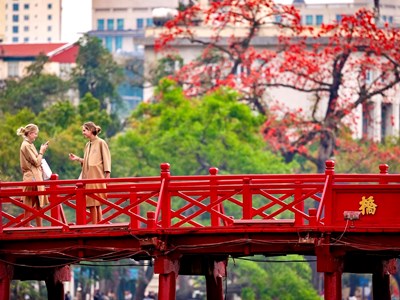 Hà Nội và TP.HCM vượt qua nhiều tên tuổi lớn