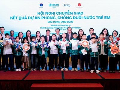 Dạy bơi cho trẻ em: Từ kỹ năng sinh tồn đến cam kết bảo vệ sự sống