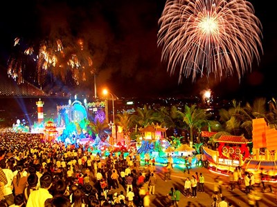 Hạ Long rực sáng mùa hè