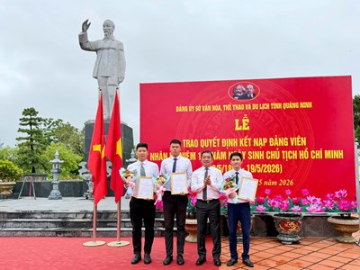 Trang nghiêm Lễ trao quyết định kết nạp đảng viên tại đảo Cô Tô