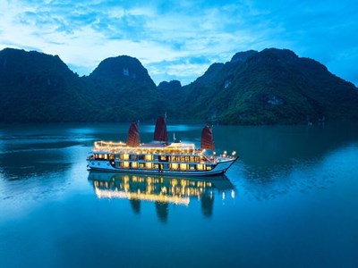  Du thuyền Hạ Long nằm trong những hành trình khiến thế giới phải mơ ước