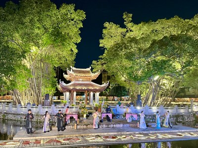 Hồ Văn trở thành điểm hẹn mới của du lịch văn hóa Thủ đô