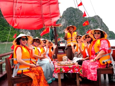 Quảng Ninh đón gần nửa triệu khách chỉ trong 4 ngày nghỉ lễ 2.9