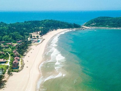 Bãi biển miền Trung hoang sơ được Chủ tịch tỉnh chia sẻ trên Facebook