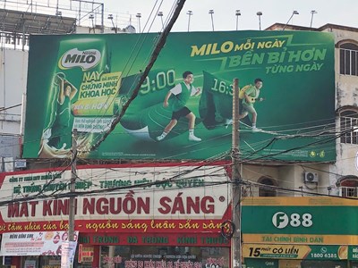 Buộc tháo dỡ nhiều bảng quảng cáo không thông báo về nội dung sản phẩm