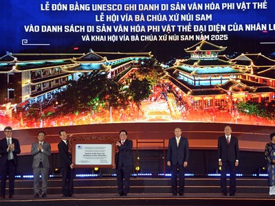 Đón bằng UNESCO vinh danh Lễ hội Vía Bà Chúa Xứ núi Sam 